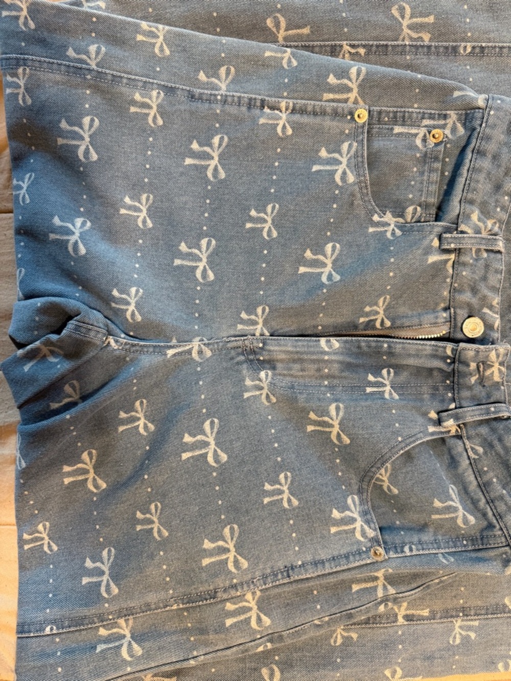 entro Light Blue Denim Barrel Jeans with White Bow Print - Picture 8 of 8